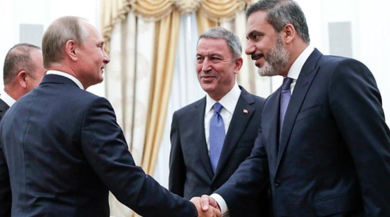 Rusya Başkanı Putin, H. Fidan ile H. Akar'ı kabul görüşmesinde.jpg