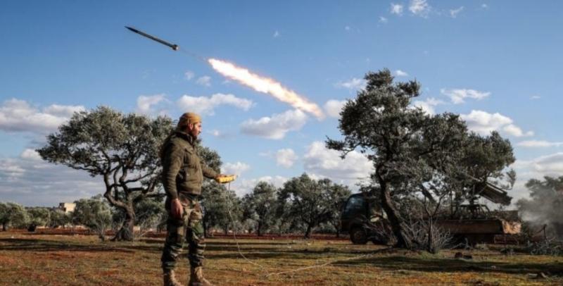 Batı Halep bölgesine roket fırlatan cihatçılar. Fotoğraf-Fox press.org_.jpg