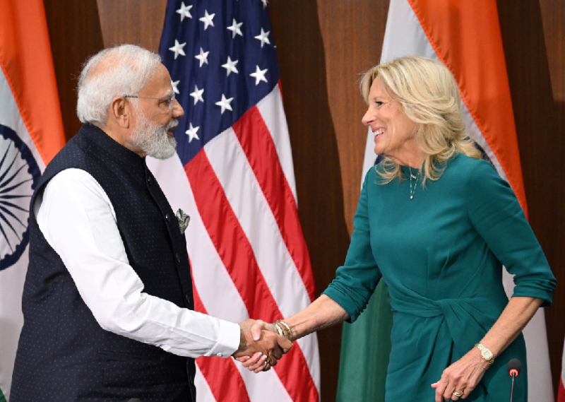ABD Başkanı’nın eşi Jill Biden ve Hindistan Başbakanı.png