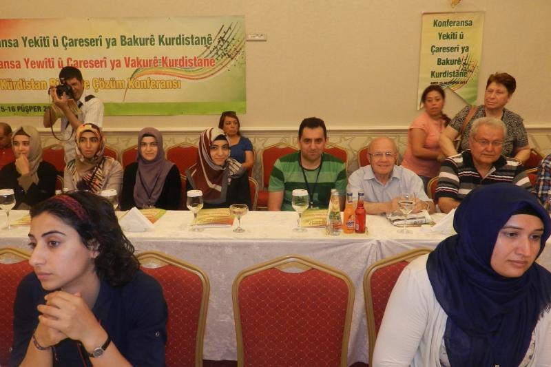 Sediyanî, Çözüm Süreci'nde düzenlenen Birlik ve Çözüm Konferansı'nda İsmail Beşikçi ve Ruşen Aslan ile-2013.JPG