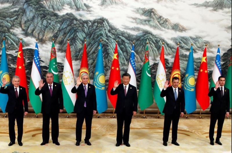 Çin Devlet Başkanı, Orta Asya ülkelerinin liderleriyle Çin Orta Asya zirvesinde.jpg