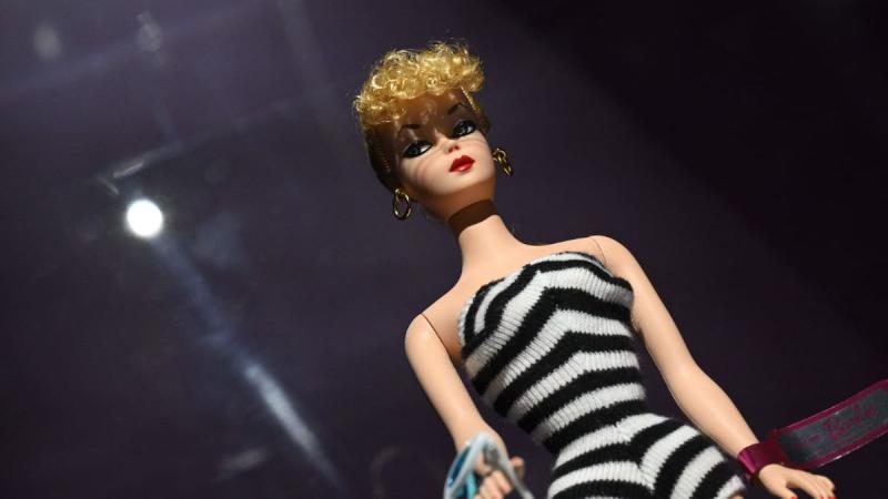 İlk Barbie bebeğin sarışın ve esmer versiyonu mevcuttu (Getty Images)
