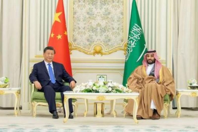 Şi Cinping ile M. Bin Selman. S. Arabistan'ın Şanghay İşbirliği örgütüne katılma kararı alındı.Kaynak-bbc.com-turkce-.jpg