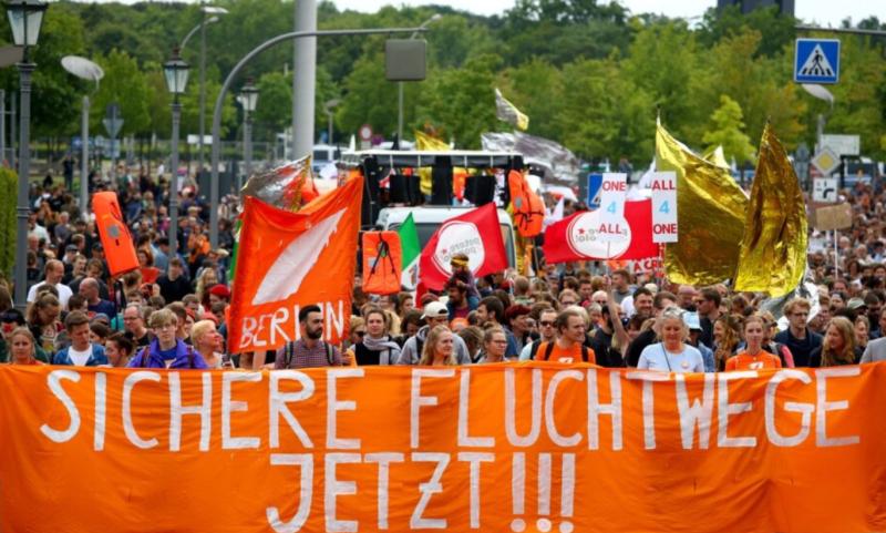 Almanya'da göstericiler mültecileri engelleyen İtalya'yı protesto ettiler. 6 Temmuz 2023. Kaynak Reuters.jpg