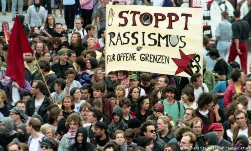 Göçmen savunucusu ProAsyl'ın bir protestosu-Almanya.jpg