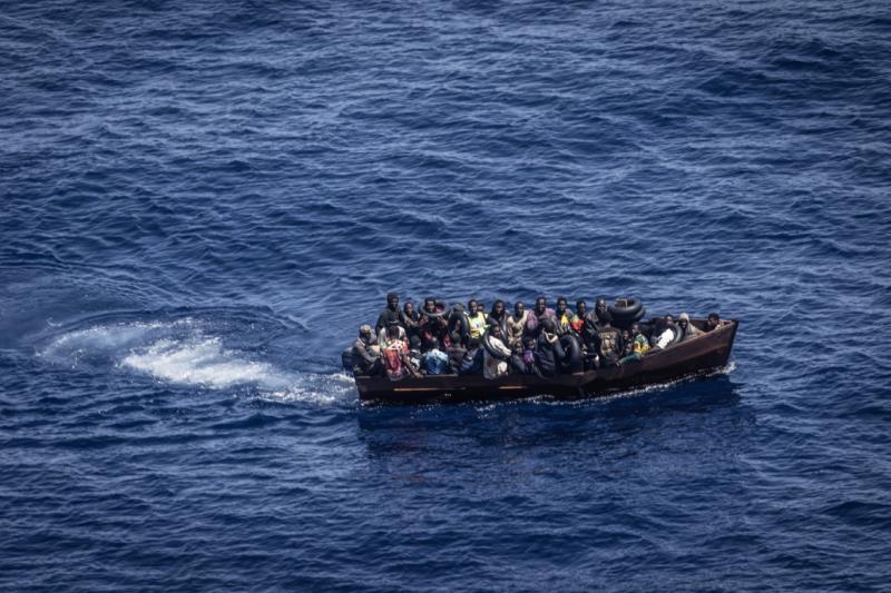 Kuzey Afrika sahillerinden kalkan kaçak göçmen tekneleri. kaynak-El Mecelle.jpg Kuzey Afrika sahillerinden kalkan kaçak göçmen tekneleri. kaynak-El Mecelle.jpg