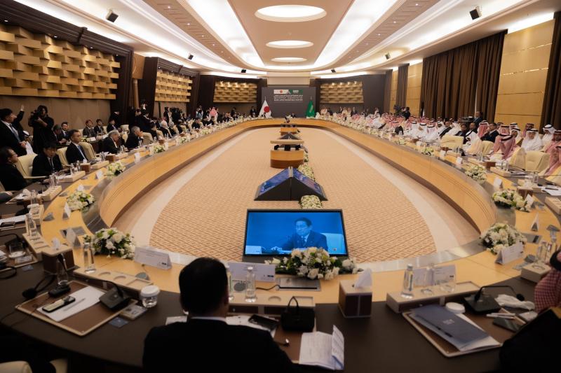 Geçen temmuz ayında düzenlenen yuvarlak masa toplantısında Suudi Arabistan ile Japonya arasında çeşitli alanlarda 26 iş birliği muhtırası imzalandı.jpg