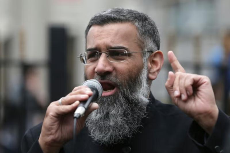 İslamcı radikal din adamı Choudary, ajitasyon ve propaganda yapmaktan geri durmuyor.jpg