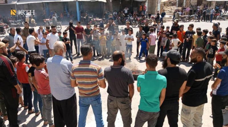 Dera meydanında Dürzi protestoculara destek gösterisi. Kaynak-north press ajansı.jpg Dera meydanında Dürzi protestoculara destek gösterisi. Kaynak-north press ajansı.jpg