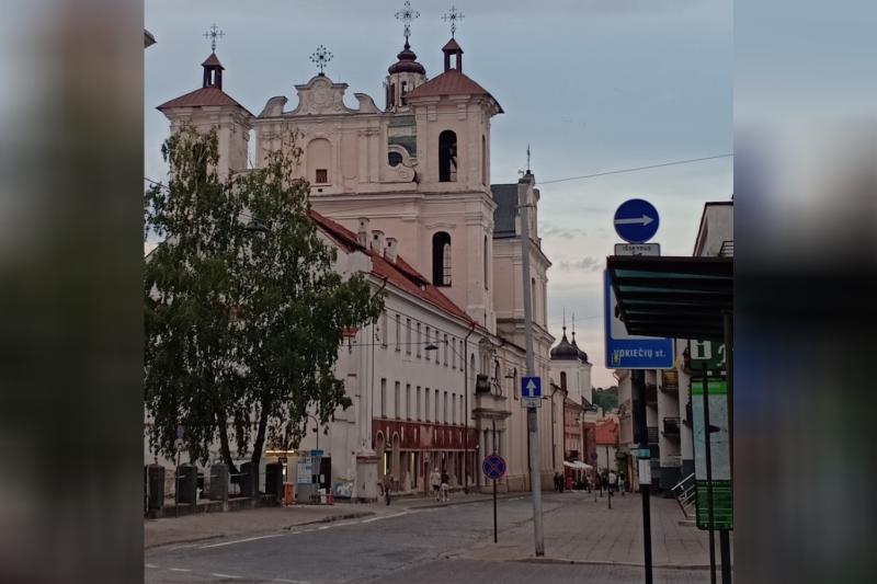 Vilnius'ta dolaşmak, bir açık hava müzesinin içinde dolaşmaya benziyor çünkü burası antikalarla dolu ve tarihi şehrin kalbinde üç kale bulunuyor.jpg