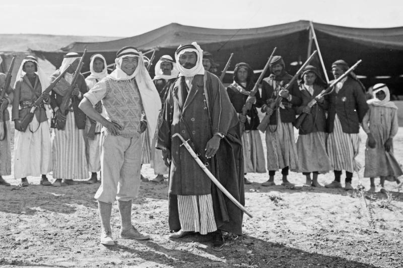 1925 ayaklanması sırasında Sultan El Atraş ve direnişçiler.jpg