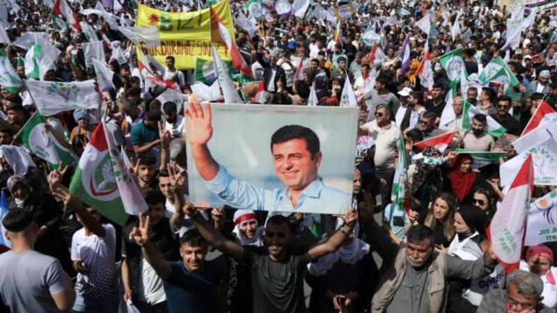 Eski HDP Başkanı ve tutuklu Selahattin Demirtaş, aktif siyasetten çekildiğini açıklamıştı. Fotoğraf-Reuters.jpg