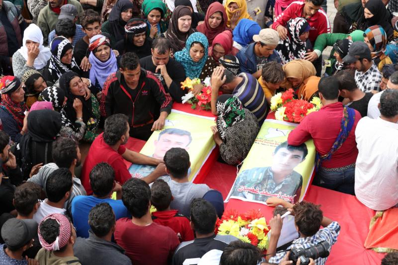 Çatışmada hayatını kaybeden SDG yanlısı Arap milislerin cenaze merasimi. Kaynak-El Mecelle.jpg