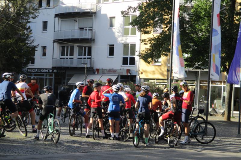 Göç politikalarına karşı bisikletli protesto.jpg
