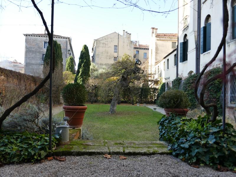 Garden_-_Palazzo_Gradenigo_02.jpg