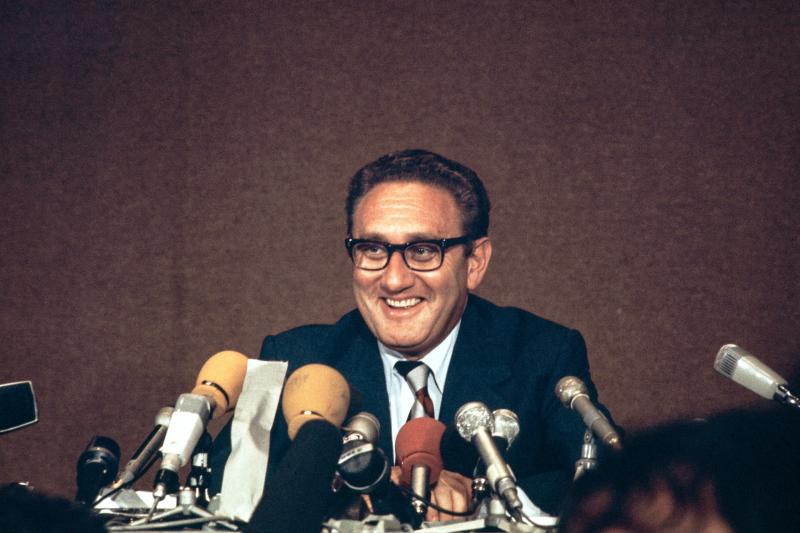 Kissinger, Yeniden Kurulan Dünya (A World Restored) adlı kitabında 'barışı gerçekleştirmenin onu istemek kadar kolay olmadığı' sonucuna vardı.jpg