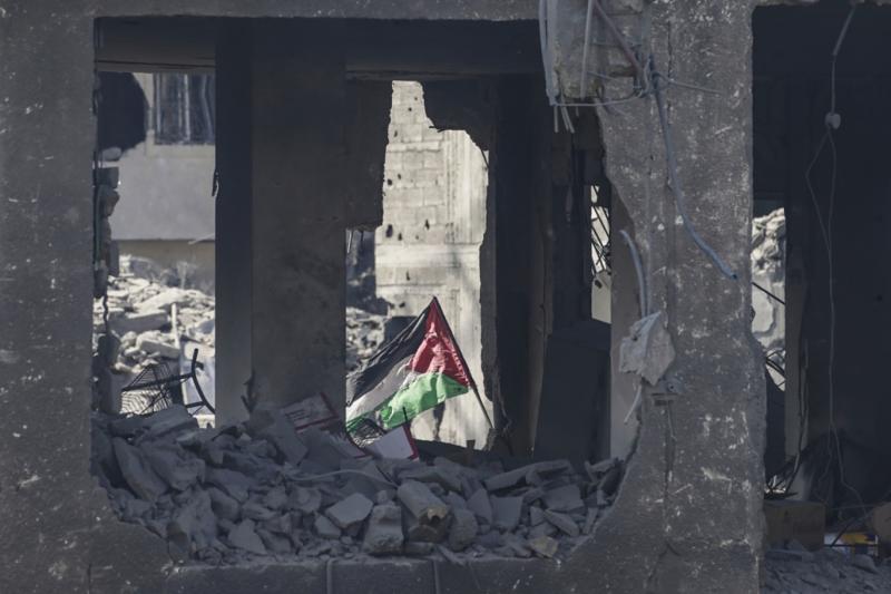 Virane Gazze'de Filistin bayrağı Independent Arabia.jpg