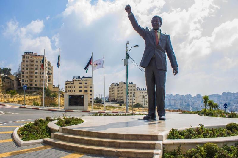 Nelson Mandela’nın Ramalllah'taki heykeli, Filistin.jpg