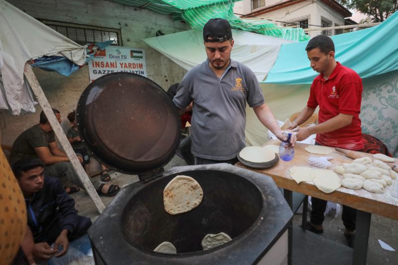 Gazze Şeridi'ndeki fırınlar ailelerin ekmek ihtiyacını karşılamakta zorlanıyor AFP.jpg