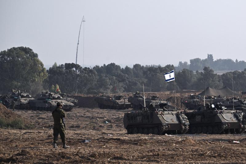 İsrail-Gazze sınırında konuşlandırılan İsrail ordusu.jpg