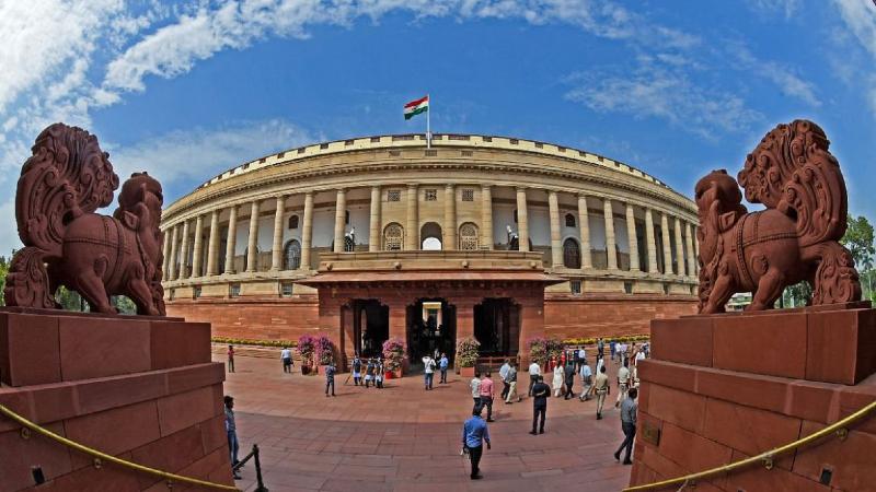 Yeni Delhi'deki Parlamento binasının görünümü.jpg