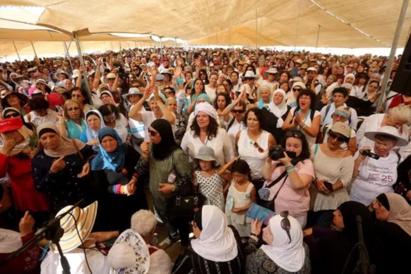 Yahudi ve Arap kadınlar, Ürdün  sınırında barış mitingi düzenlediler. Fotoğraf-İssam Rimawi-AA_.jpg