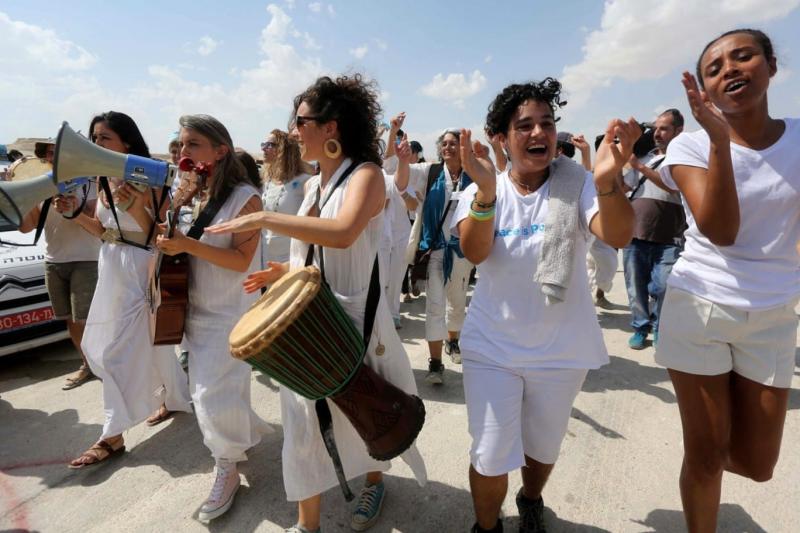 Filistinli ve İsrailli kadınların barış yürüyüşünden bir görüntü. Kaynak-AA.jpg