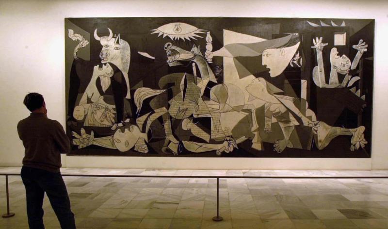 Guernica'nın Madrid'deki Reina Sofia müzesindeki orijinal tablosu. Fotoğraf_ Denis Doyle_AP.jpg