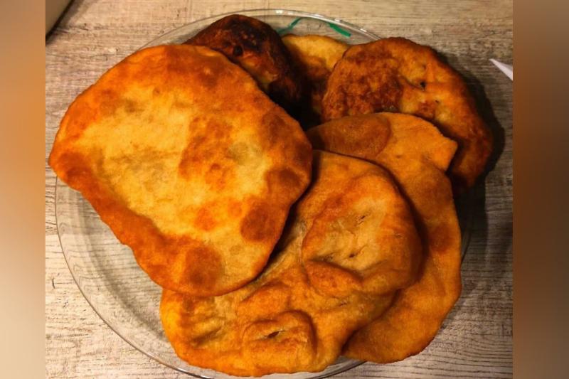 Vanlı Yahudilerin Purim şöleni tatlısının adı Zolobye.jpg