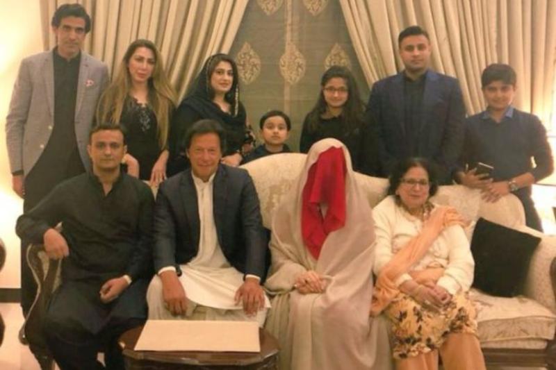 İmran Khan, tarikatçı eşi Büşra Menaka'nın yüzünü nikahtan sonra görebilmişti_.jpg