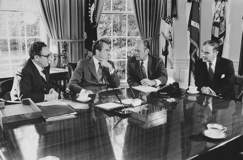 President_Richard_Nixon_meeting_with_Gerald_Ford,_Henry_Kissinger,_and_Alexander_Haig.jpg