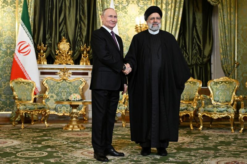 Rusya Devlet Başkanı Vladimir Putin, İran Cumhurbaşkanı İbrahim Reisi ile Moskova'da bir araya geldi.jpg