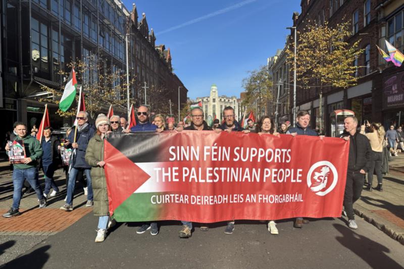 İrlanda'nın başkenti Dublin'de Filistin halkıyla dayanışma yürüyüşü. .jpg