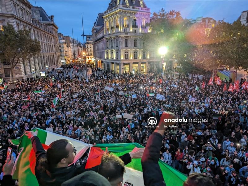 Paris'te Filistin halkıyla dayanışma gösterisi. Fotoğraf-AA.jpg