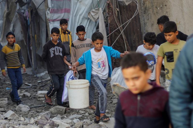 Evleri yıkılan Gazzeli çocuklar Fotoğraf Reutres.jpg