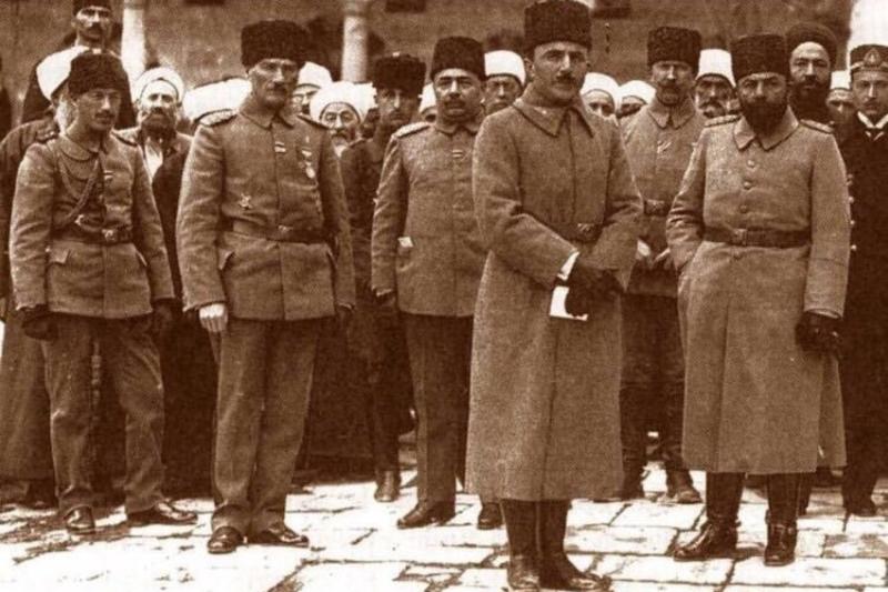 Enver Paşa ve Atatürk.jpg