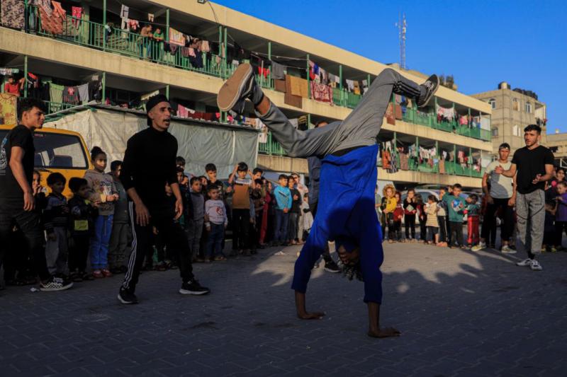Parkur gençleri savaşın Gazze Şeridi'ndeki çocuklar üzerinde bıraktığı etkileri hafifletmeyi amaçlıyor.jpg Parkur gençleri savaşın Gazze Şeridi'ndeki çocuklar üzerinde bıraktığı etkileri hafifletmeyi amaçlıyor.jpg