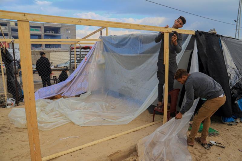 Birleşmiş Milletler, Han Yunus'ta bir çadır kampı kurdu, ancak yerinden etme baskısı şimdi Refah'ta yoğunlaştı.jpg