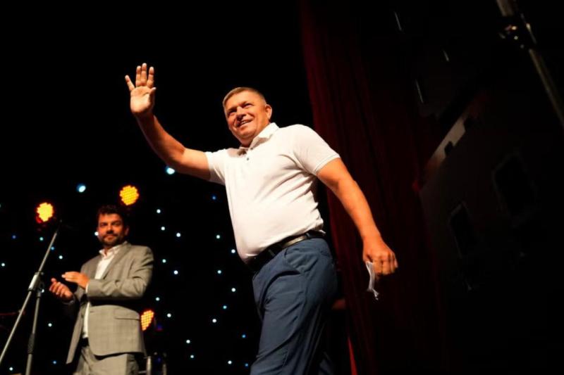 Slovakya Başbakanı Robert Fico, Ukrayna'ya askeri destekten vazgeçeceğini açıklamıştı. Fotoğraf-AP.jpg