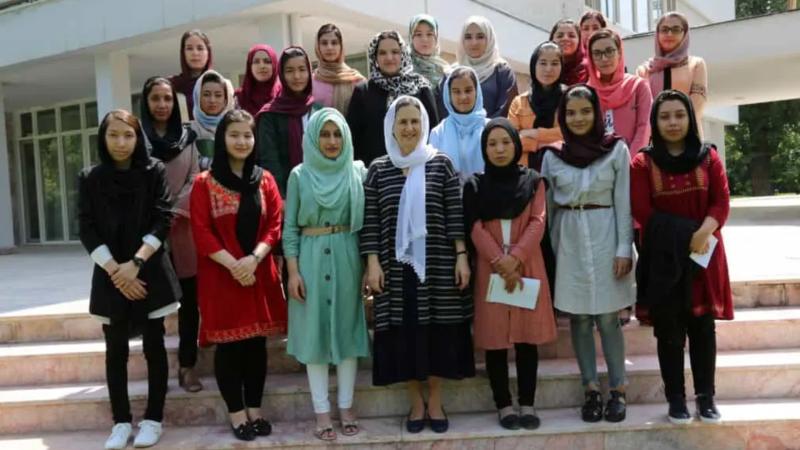 Üniversite, Afganistan kadınlarının her alanda önder olmaları için bir program hazırlamştı.jpg