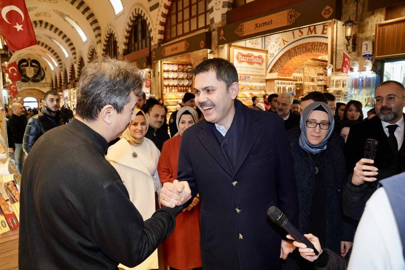 AA-20240112-33422044-33422036-CUMHUR_ITTIFAKININ_IBB_BASKAN_ADAYI_KURUM_EMINONUNDE_ESNAFI_ZIYARET_ETTI.jpg
