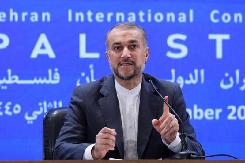 İran Dışişleri Bakanı Hüseyin Abdullahiyan Tahran'da düzenlenen Uluslararası Filistin Konferansı'nda konuşurken, 23 Aralık 2023.jpeg