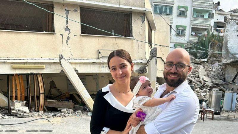 Marian'ın kızı Kilie, diğer sekiz bebekle birlikte St. Porphyry Kilisesi'nde vaftiz edildi.jpg