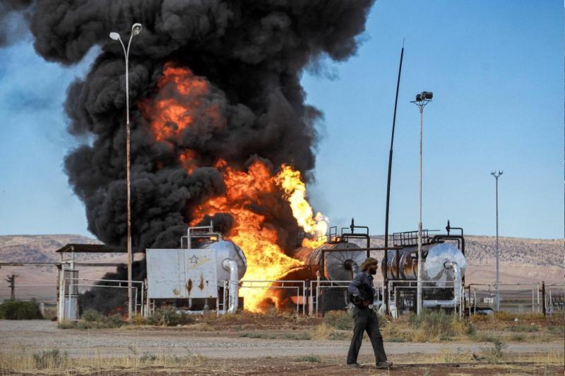 Türkiye'nin saldırısından sonra Rojava'daki Kahtaniye petrol tesisi, 5 Ekim 2023 Fotoğraf-AFP.jpg