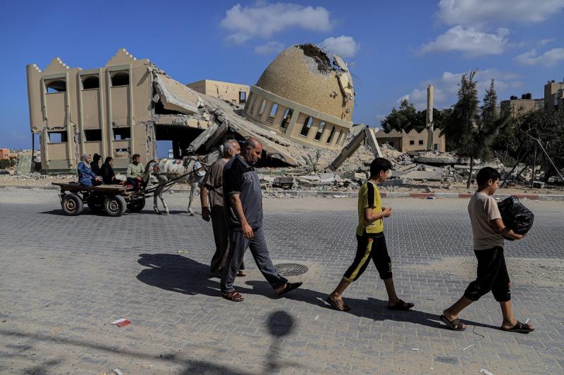 İsrail, Büyük Ömer Camii'ni bombaladı .jpg