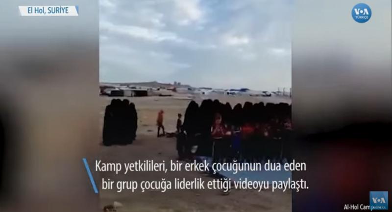 Çocukları, IŞİD'in cihatçı zihniyetine göre eğitip örgütlüyorlar VOA.jpg