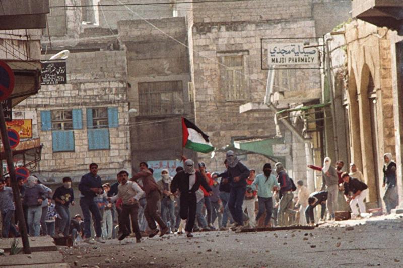 Aralık 1987-Birinci İntifada'dan sonra İngiltere, temas için Hamas hakkında inceleme başlattı_.jpg