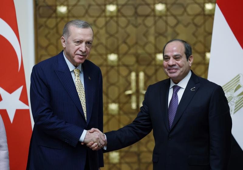Cumhurbaşkanı Erdoğan 12 yıl sonra Mısır'da mevkidaşı Abulfettah es-Sisi ile görüştü.jpg