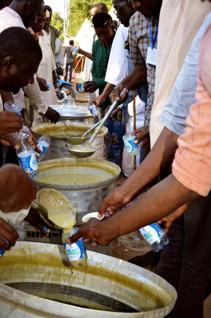 Finansal tasarrufların tükenmesi nedeniyle gıda hizmetine ihtiyaç duyan Sudanlı ailelerin sayısı önemli ölçüde arttı .jpg