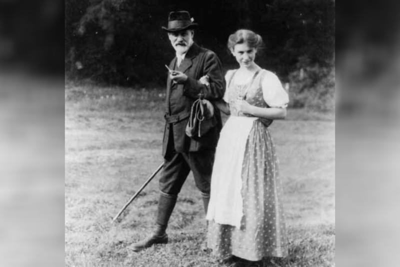 Sigmund Freud, en sevdiği kızı Anna Freud ile birlikte.jpg